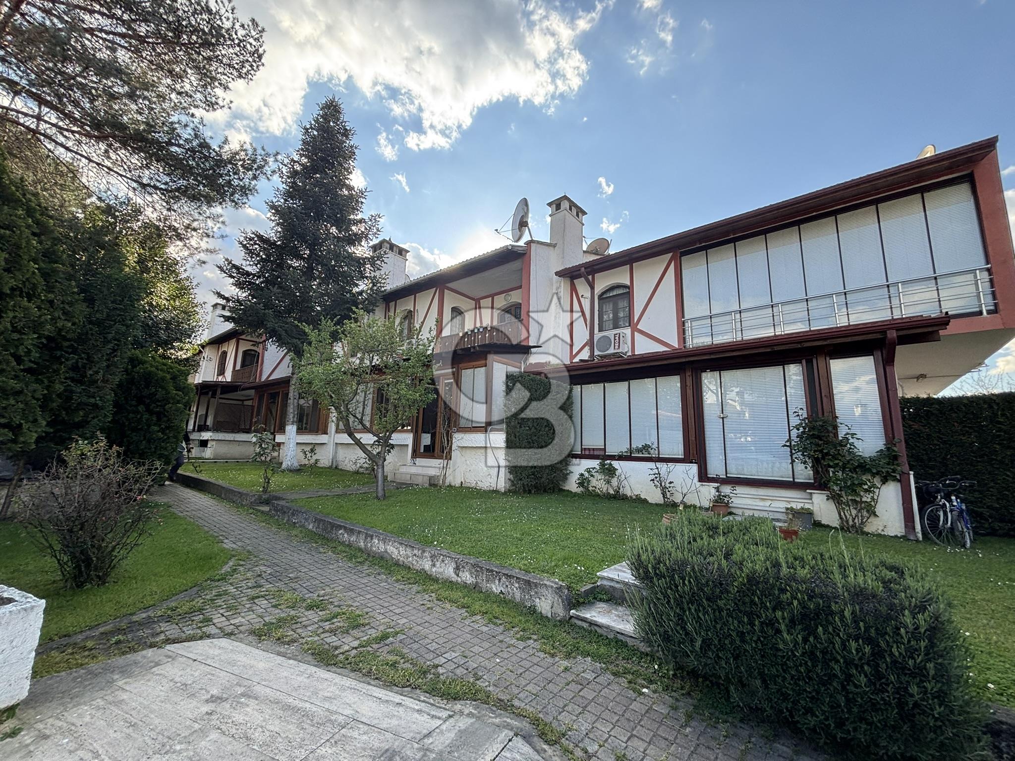 Mavi ve Yeşil Bir Arada: Sahil Yanı, Sosyal Tesisli 3.5+1 Villa