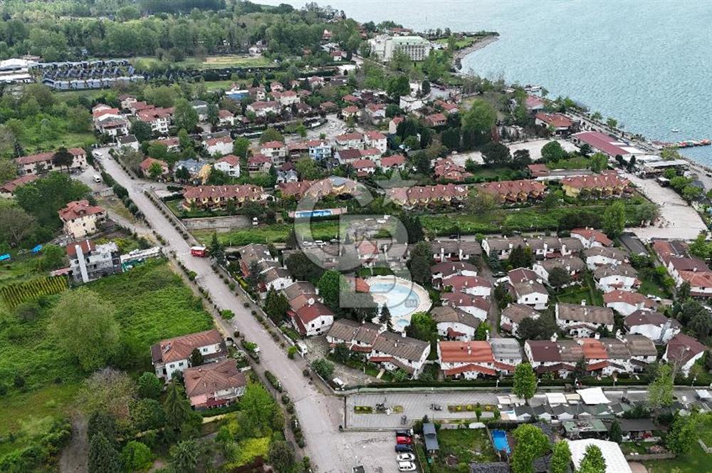 Mavi ve Yeşil Bir Arada: Sahil Yanı, Sosyal Tesisli 3.5+1 Villa
