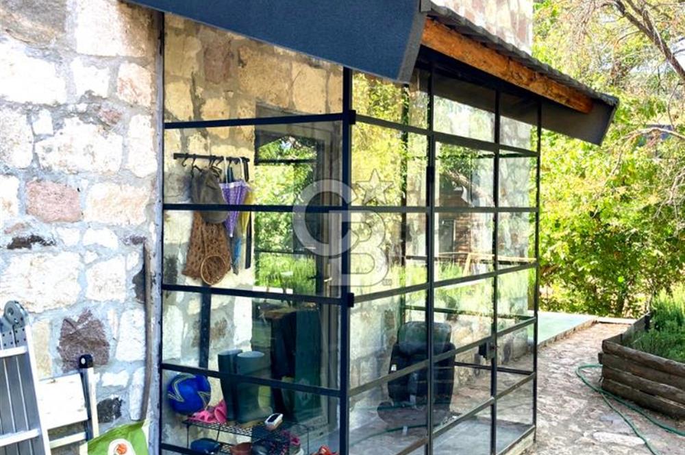 KAZDAĞLARI ASSOS'TA MASAL GİBİ EŞYALI TAŞ EV