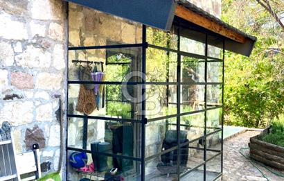 KAZDAĞLARI ASSOS'TA MASAL GİBİ EŞYALI TAŞ EV