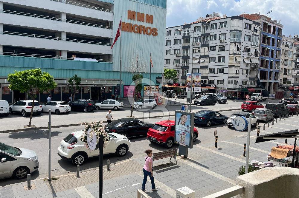 Bostanlı Şehitler Bulvarında Mükemmel Konumda Satılık 3+1 Daire