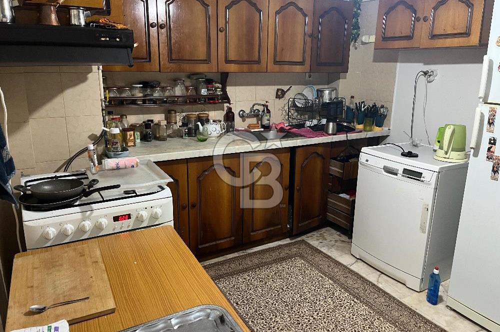 Bostanlı Şehitler Bulvarında Mükemmel Konumda Satılık 3+1 Daire