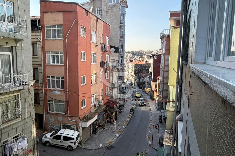 Ömer Hayyam Caddesinde Temiz Masrafsız 2+1