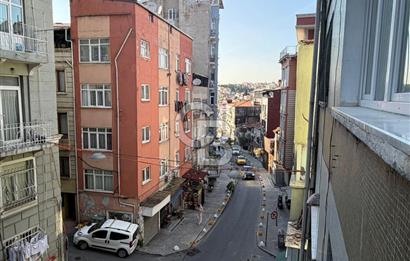 Ömer Hayyam Caddesinde Temiz Masrafsız 2+1