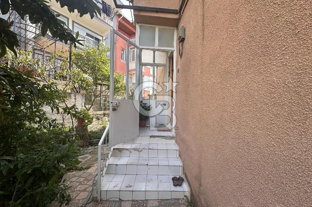 Bornova İnönü Mahallesi’nde Otoparklı, Bahçeli ve Güneş Alan Müstakil Ev