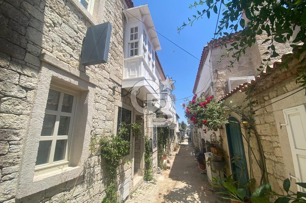 Alaçatının Kalbi Hacımemiş'te Cumbalı Müstakil Dubleks