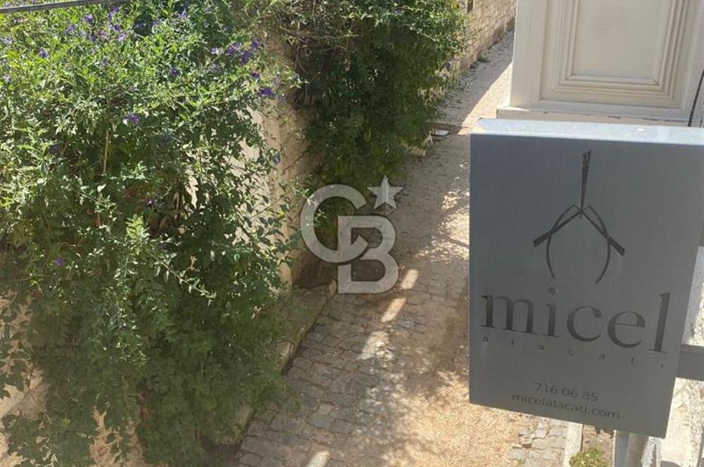 Alaçatının Kalbi Hacımemiş'te Cumbalı Müstakil Dubleks