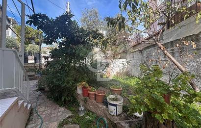 Bornova İnönü Mahallesi’nde Otoparklı, Bahçeli ve Güneş Alan Müstakil Ev