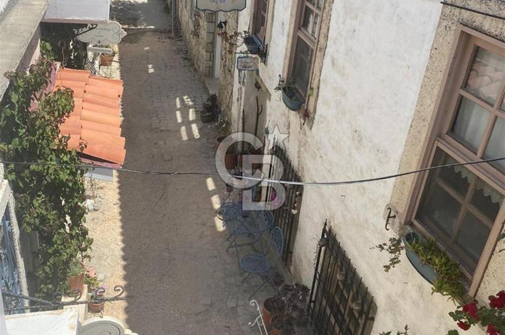 Alaçatının Kalbi Hacımemiş'te Cumbalı Müstakil Dubleks