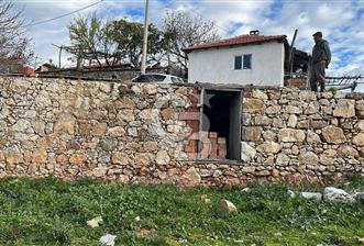 İzmir Bergama Köy Merkezinde Satılık Müstakil Ev Ve Arası - 1 - 349353
