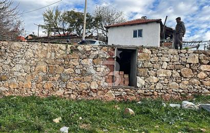 İzmir Bergama Köy Merkezinde Satılık Müstakil Ev Ve Arası
