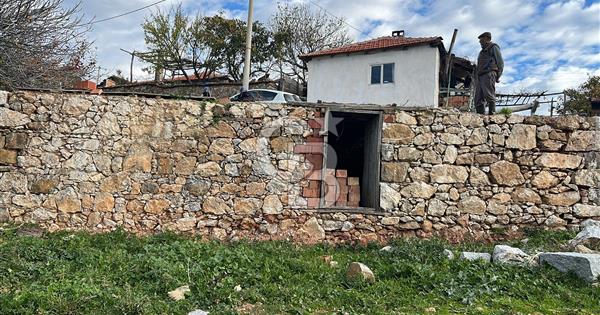 İzmir Bergama Köy Merkezinde Satılık Müstakil Ev Ve Arası - 349353