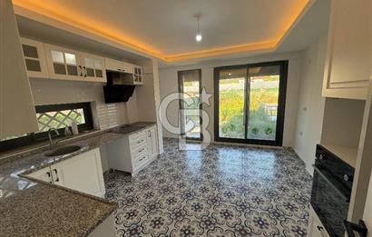 Urla Kuşçular da Havuzlu ,Geniş Bahçeli Satılık Villa