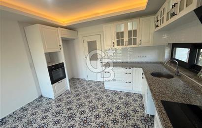 Urla Kuşçular da Havuzlu ,Geniş Bahçeli Satılık Villa