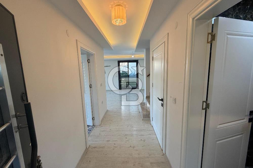 Urla Kuşçular da Havuzlu ,Geniş Bahçeli Satılık Villa