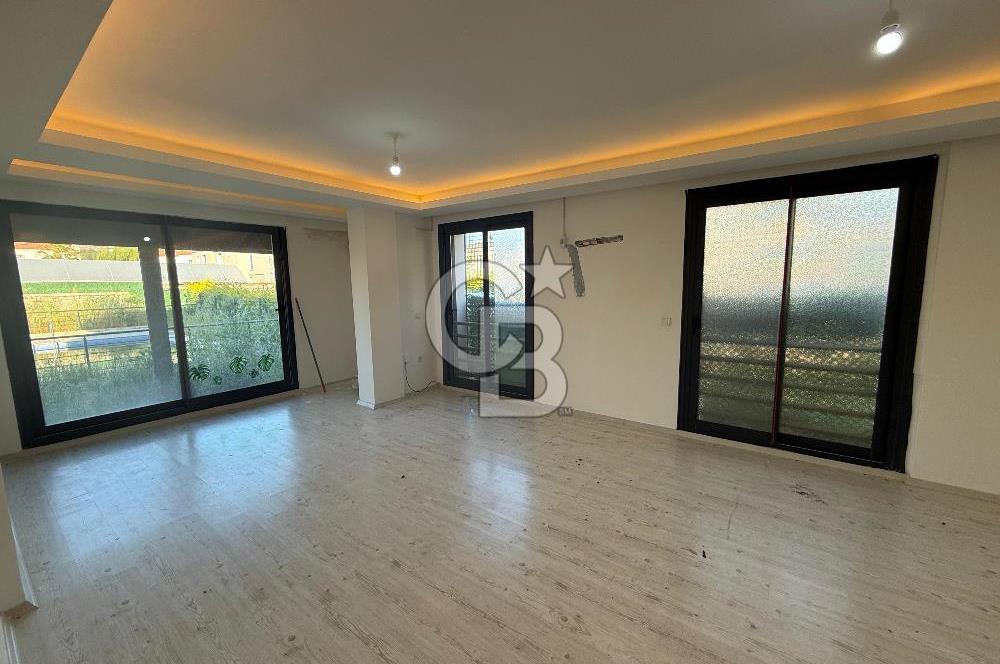 Urla Kuşçular da Havuzlu ,Geniş Bahçeli Satılık Villa