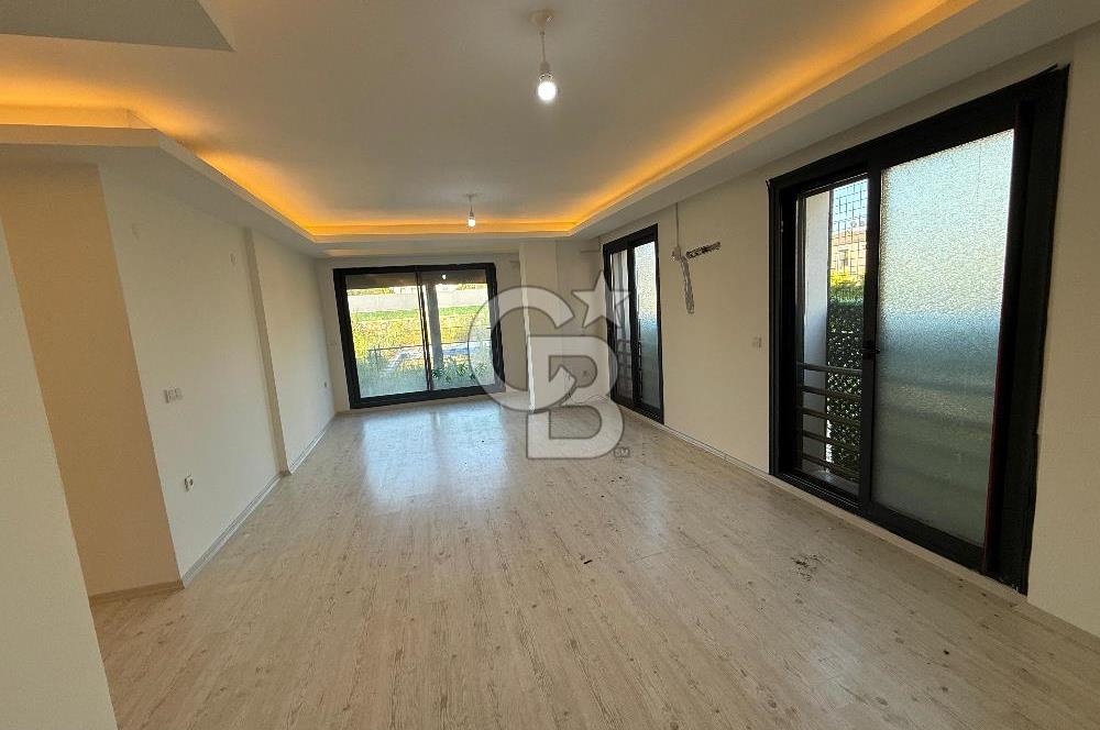 Urla Kuşçular da Havuzlu ,Geniş Bahçeli Satılık Villa