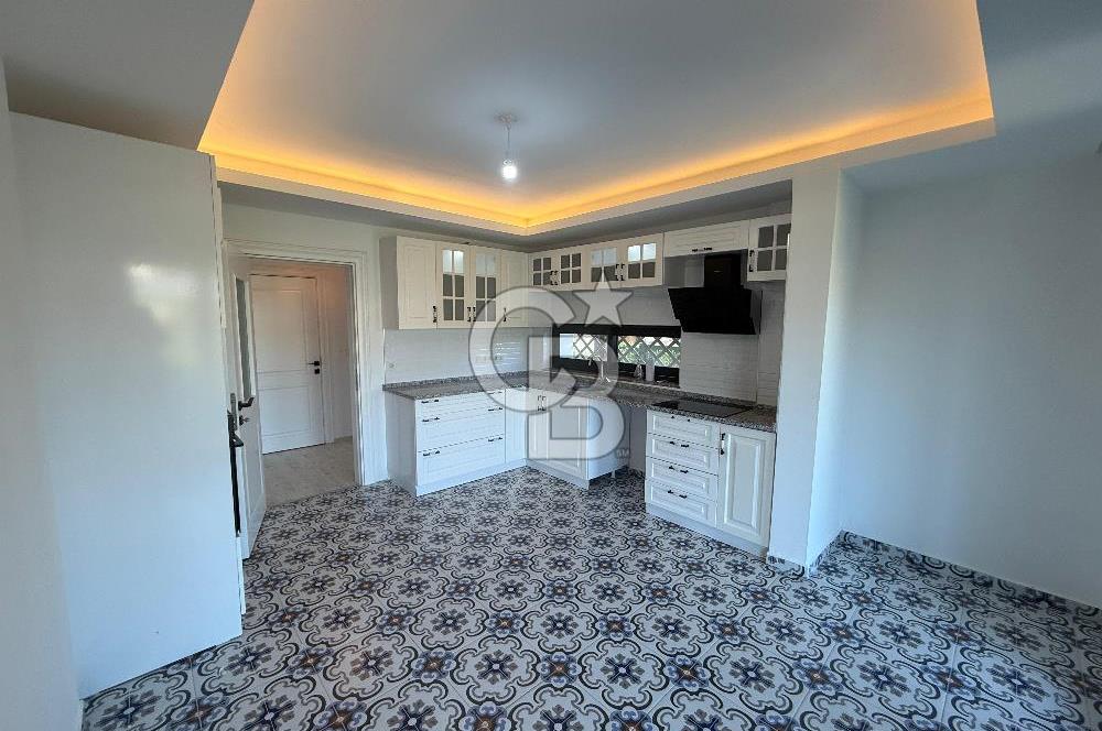Urla Kuşçular da Havuzlu ,Geniş Bahçeli Satılık Villa