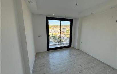 Urla Kuşçular da Havuzlu ,Geniş Bahçeli Satılık Villa