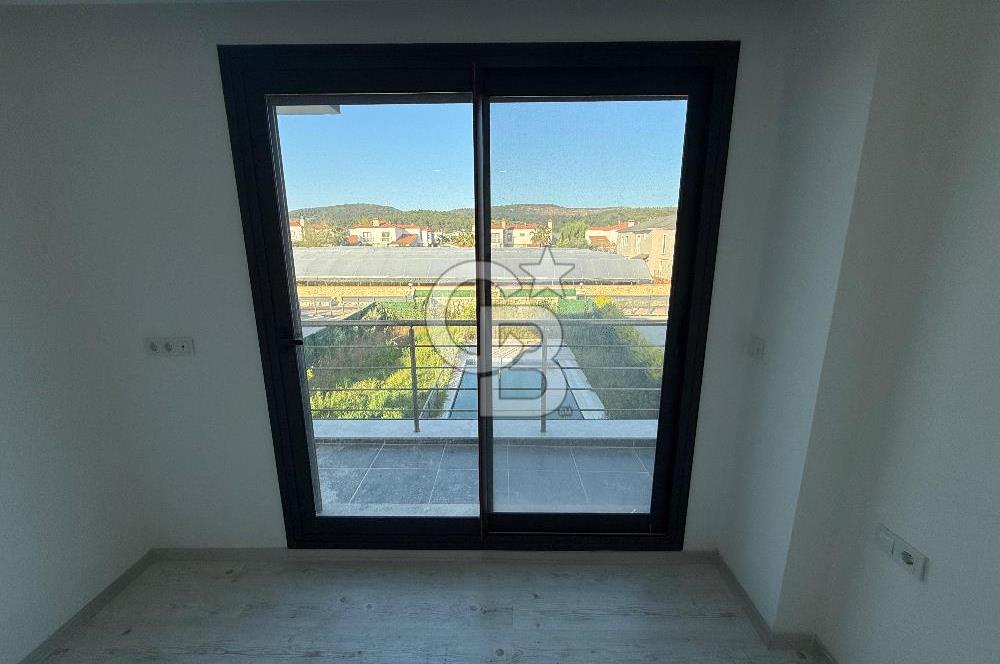 Urla Kuşçular da Havuzlu ,Geniş Bahçeli Satılık Villa