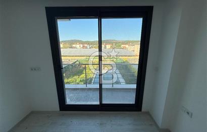 Urla Kuşçular da Havuzlu ,Geniş Bahçeli Satılık Villa