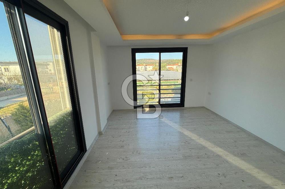 Urla Kuşçular da Havuzlu ,Geniş Bahçeli Satılık Villa
