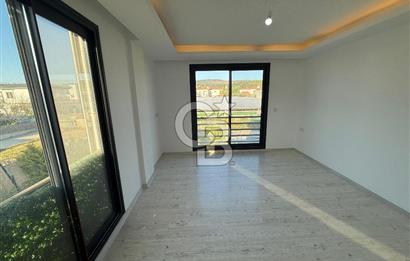 Urla Kuşçular da Havuzlu ,Geniş Bahçeli Satılık Villa