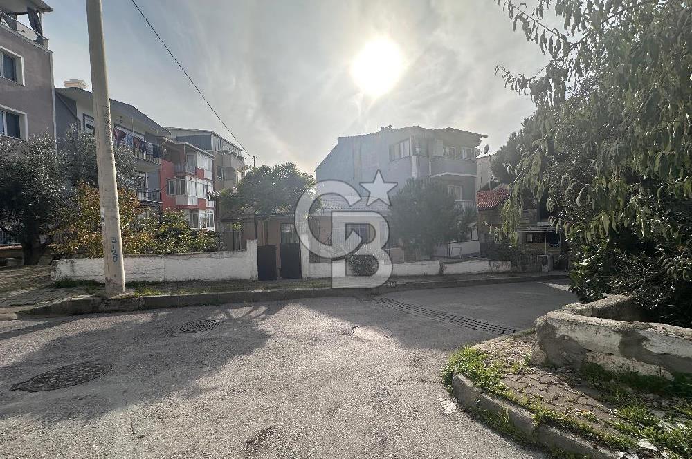 Bornova İnönü Mahallesi’nde Otoparklı, Bahçeli ve Güneş Alan Müstakil Ev