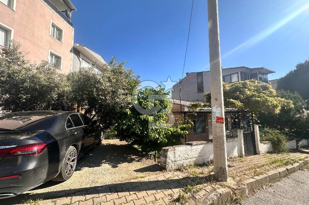 Bornova İnönü Mahallesi’nde Otoparklı, Bahçeli ve Güneş Alan Müstakil Ev