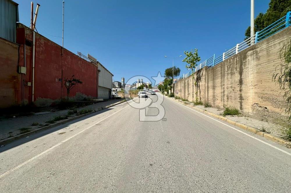 BORNOVA'DA 4. SANAYİ SİTESİ'NDE SATILIK 785 METREKARE İŞ YERİ!