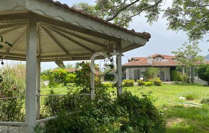 DALYAN 'DA MÜSTAKİL HAVUZLU, 4500 M2 BAHÇELİ SATILIK VİLLA