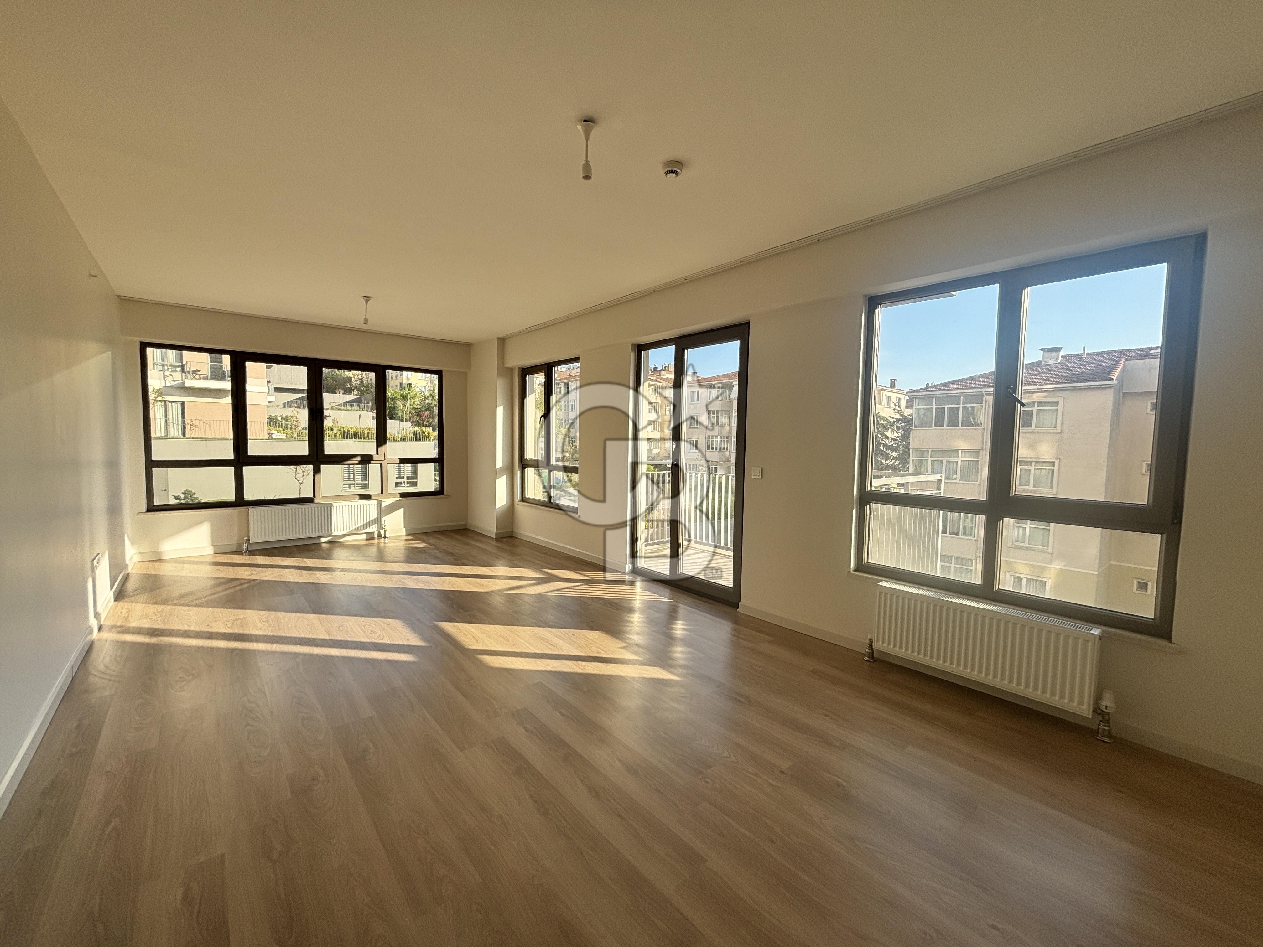 MALTEPE ZÜMRÜTEVLER SURYAPI YEŞİL MAVİ'de OTURUMA HAZIR BALKONLU SATILIK 2+1 DAİRE