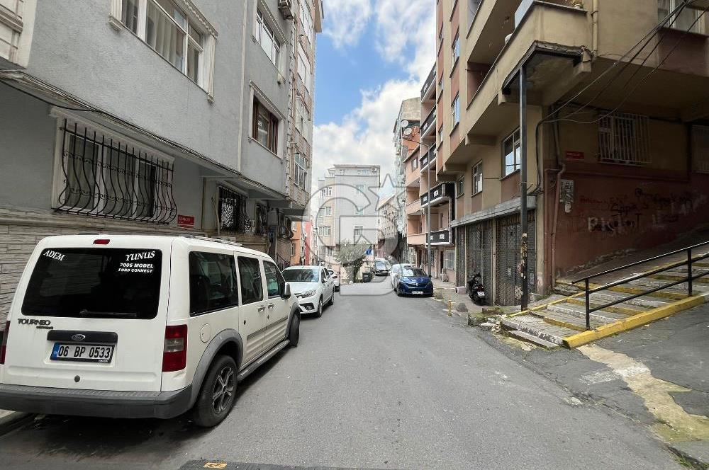 MECİDİYEKÖYDE MERKEZİ KONUMDA ÖZEL BAHÇE KULLANIMLI SATILIK 2+1