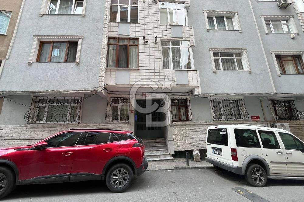 MECİDİYEKÖYDE MERKEZİ KONUMDA ÖZEL BAHÇE KULLANIMLI SATILIK 2+1
