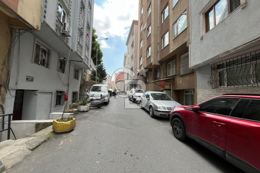 MECİDİYEKÖYDE MERKEZİ KONUMDA ÖZEL BAHÇE KULLANIMLI SATILIK 2+1