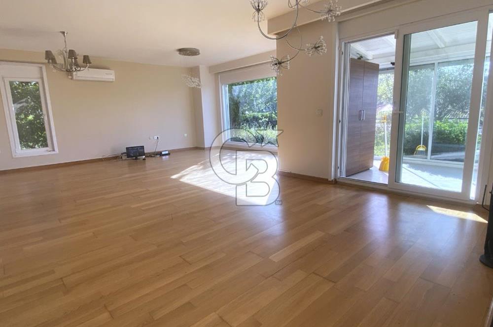 Güzelbahçe Çamlı Dört Mevsim Konakları Havuzlu 4+1 Kiralık Villa