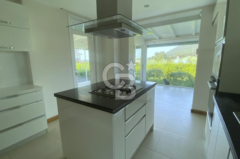 Güzelbahçe Çamlı Dört Mevsim Konakları Havuzlu 4+1 Kiralık Villa