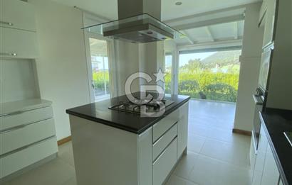 Güzelbahçe Çamlı Dört Mevsim Konakları Havuzlu 4+1 Kiralık Villa