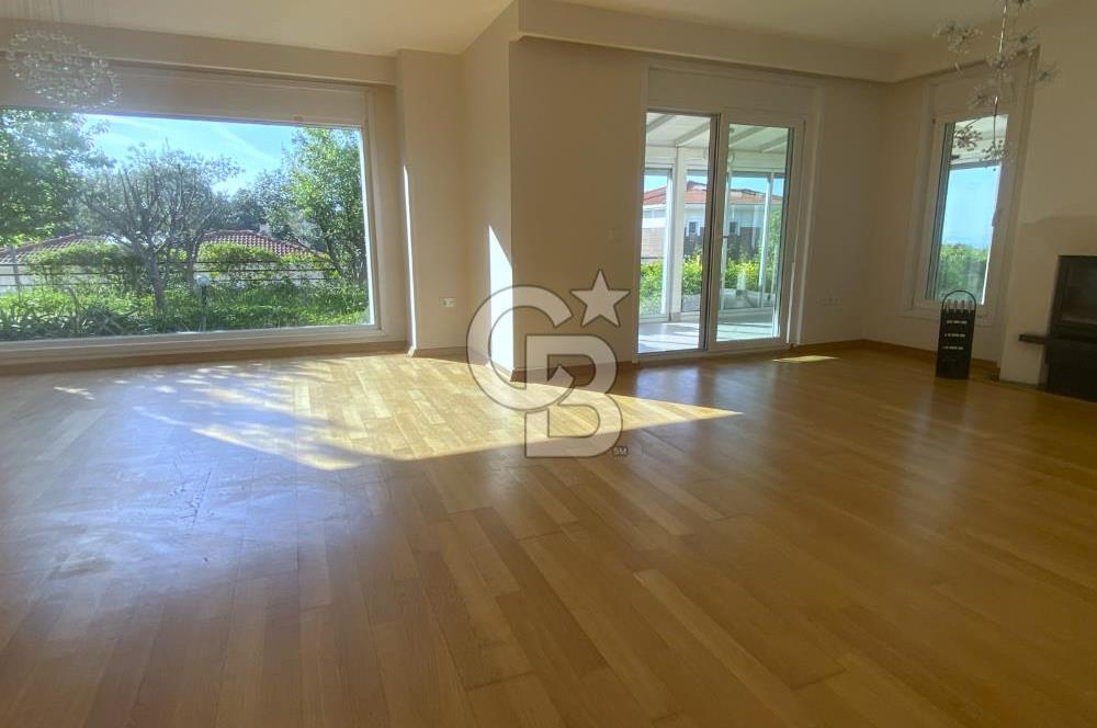 Güzelbahçe Çamlı Dört Mevsim Konakları Havuzlu 4+1 Kiralık Villa