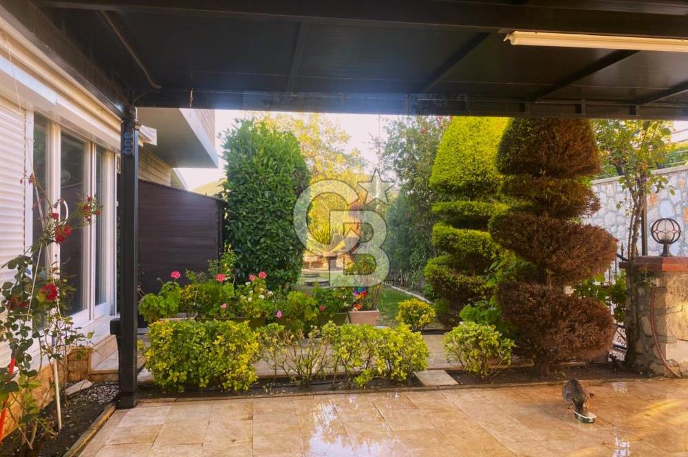 Güzelbahçe Çamlı Dört Mevsim Konakları Havuzlu 4+1 Kiralık Villa