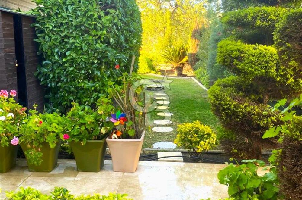 Güzelbahçe Çamlı Dört Mevsim Konakları Havuzlu 4+1 Kiralık Villa