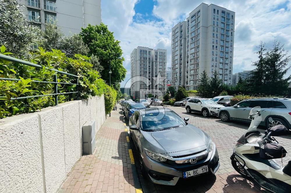 Avrupa Konutları TEM'de Balkonlu, Eb.Banyolu 120m² Satılık Daire
