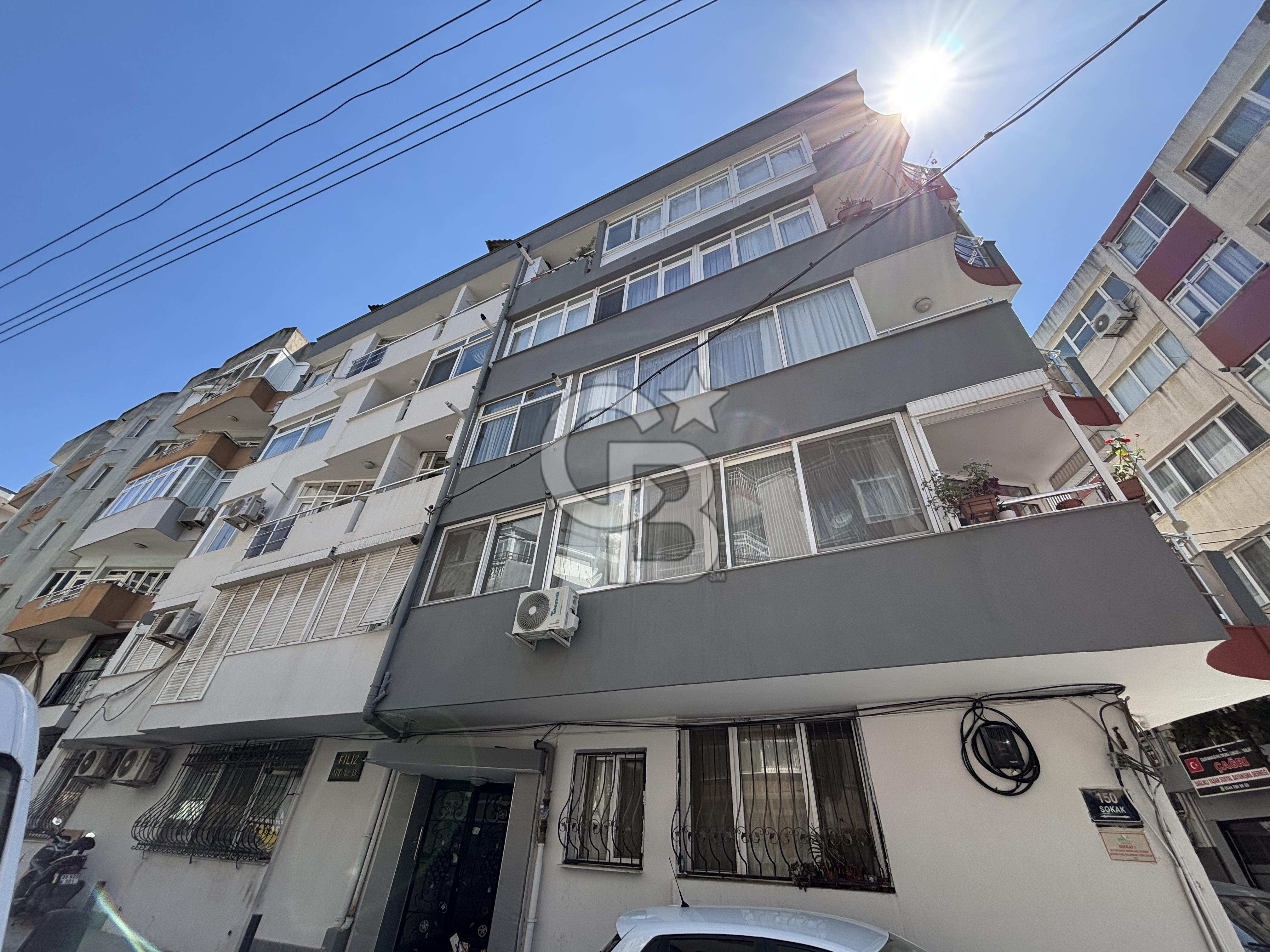 Konak Çankaya mahallesinde geniş teraslı satılık daire