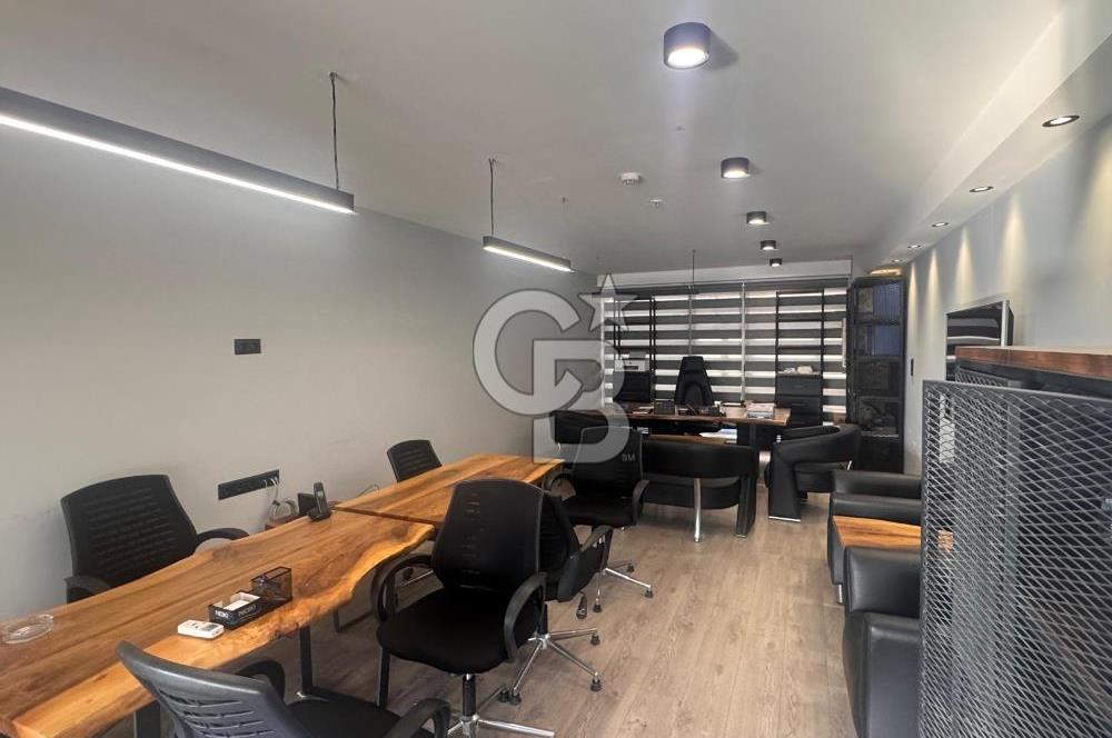 Urla Meydan AVM de Satılık Prestijli İş Yer