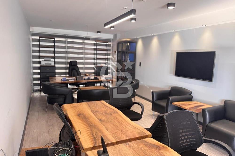 Urla Meydan AVM de Satılık Prestijli İş Yer