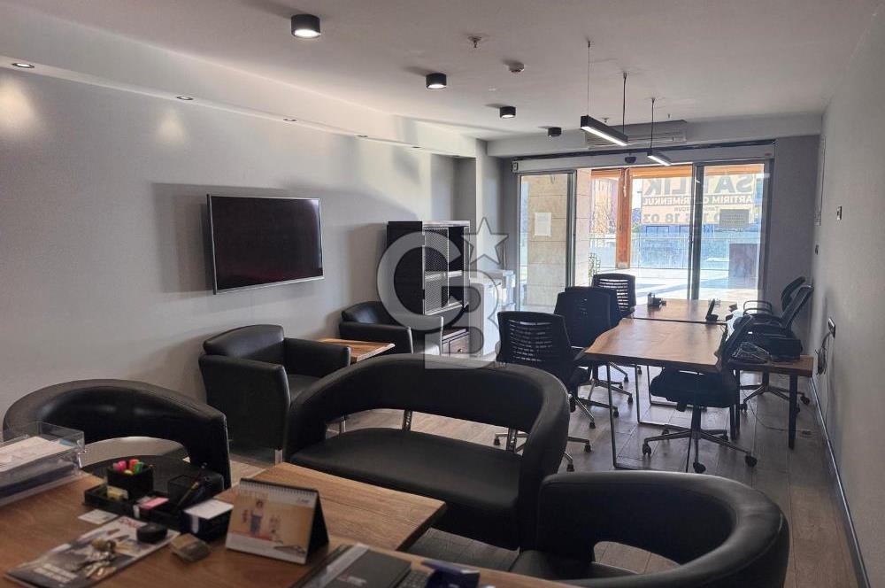 Urla Meydan AVM de Satılık Prestijli İş Yer