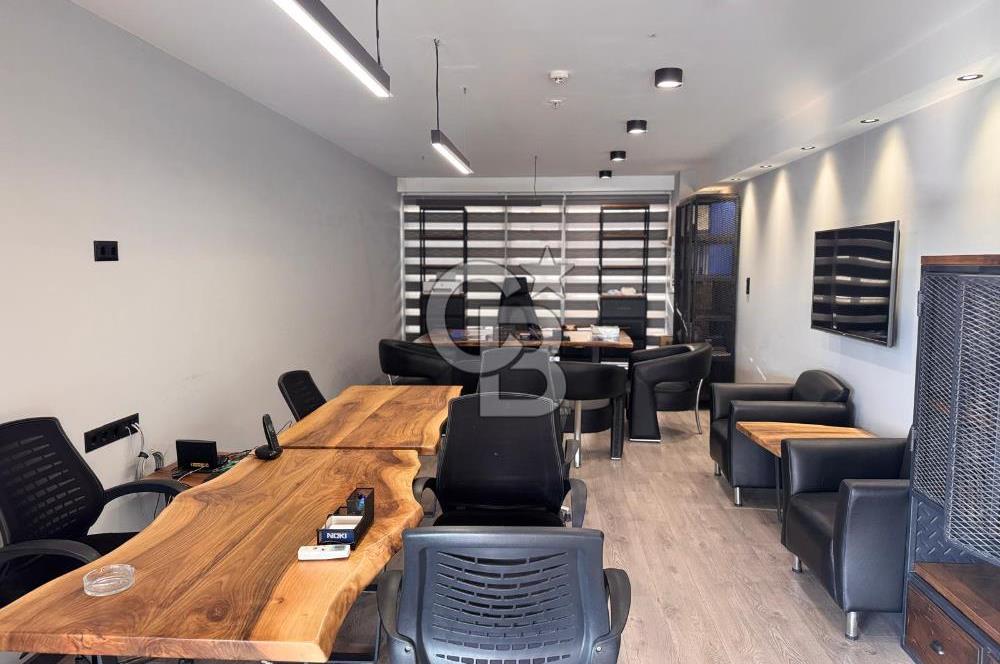 Urla Meydan AVM de Satılık Prestijli İş Yer