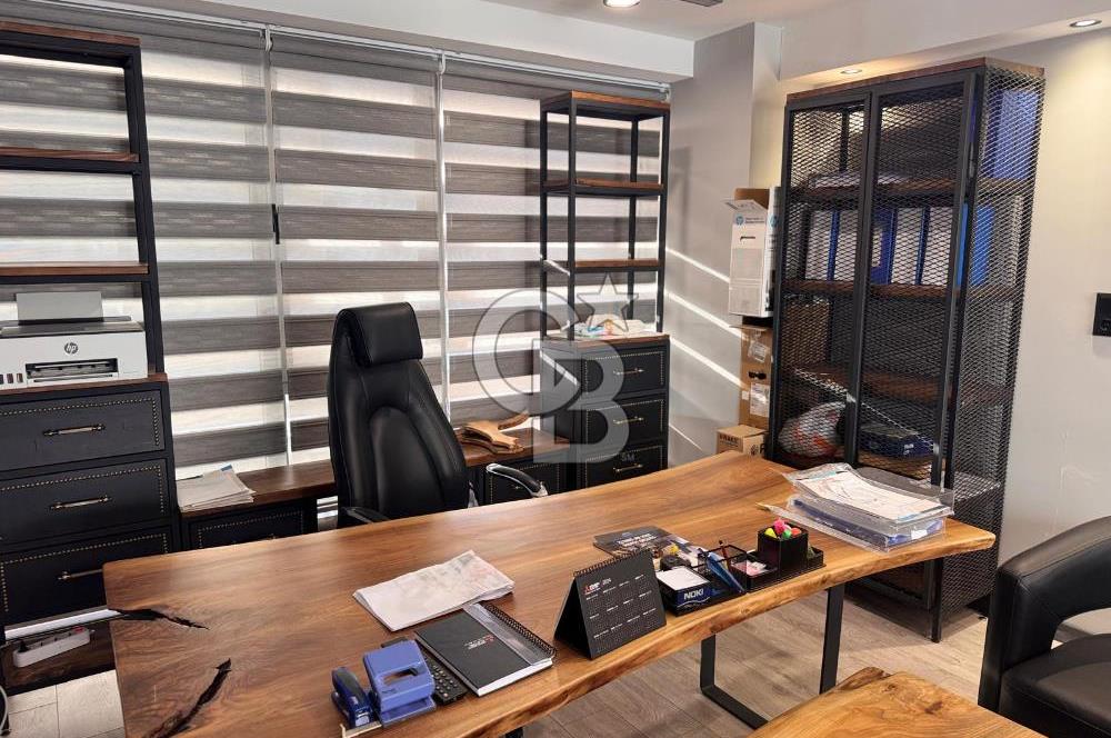 Urla Meydan AVM de Satılık Prestijli İş Yer