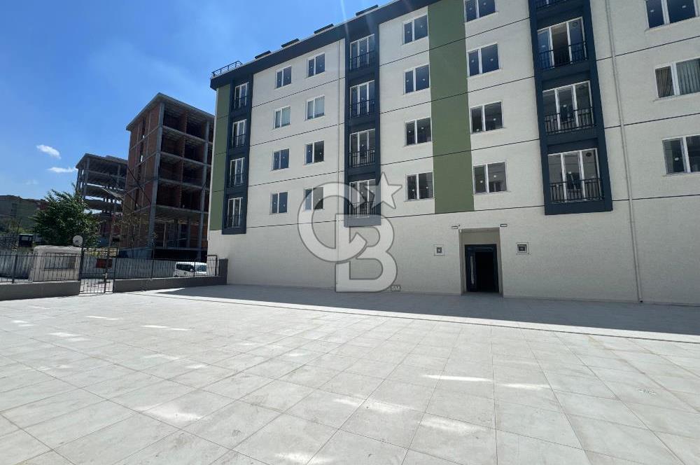 SATILIK, ARNAVUTKÖY MERKEZDE AVLU ALIŞ VERİŞ MERKEZİNE ÇOK YAKIN