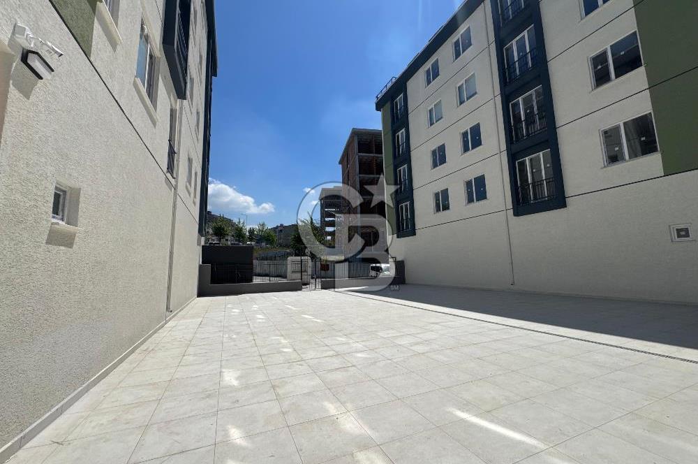 SATILIK, ARNAVUTKÖY MERKEZDE AVLU ALIŞ VERİŞ MERKEZİNE ÇOK YAKIN